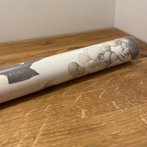 RoomMates Peel and Stick Wallpaper Watercolor Floral Bouquet RMK12030WP NEW - Picture 8 of 10